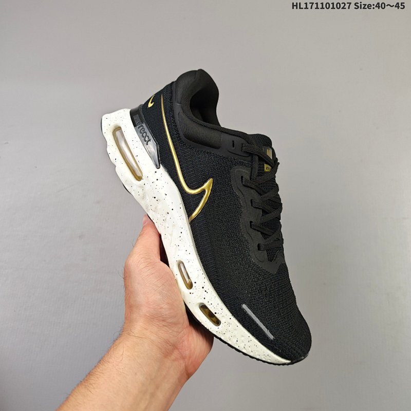 集合110 耐克Nike ZoomX Invincible Run FK 运动跑步鞋 登月 气垫老爹鞋 整双鞋更加适合于跑者日常长距离训练，兼具保护性以及满足训练需求。中底部位采用的是ZoomX科