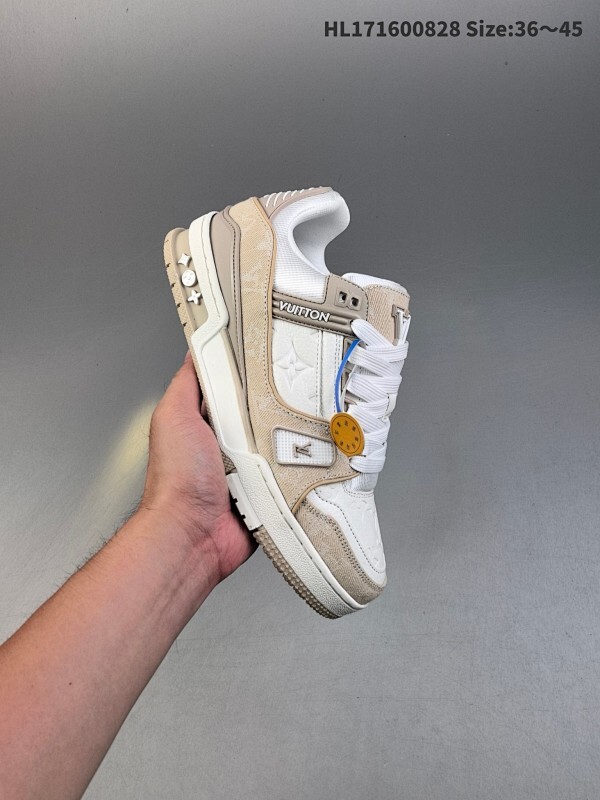 【公司级】路易威登 Louis Vuitton LV路易威登板鞋 时尚运动鞋潮厚底增高男女鞋。舒适防滑底和百搭性霸屏整个时尚娱乐圈，