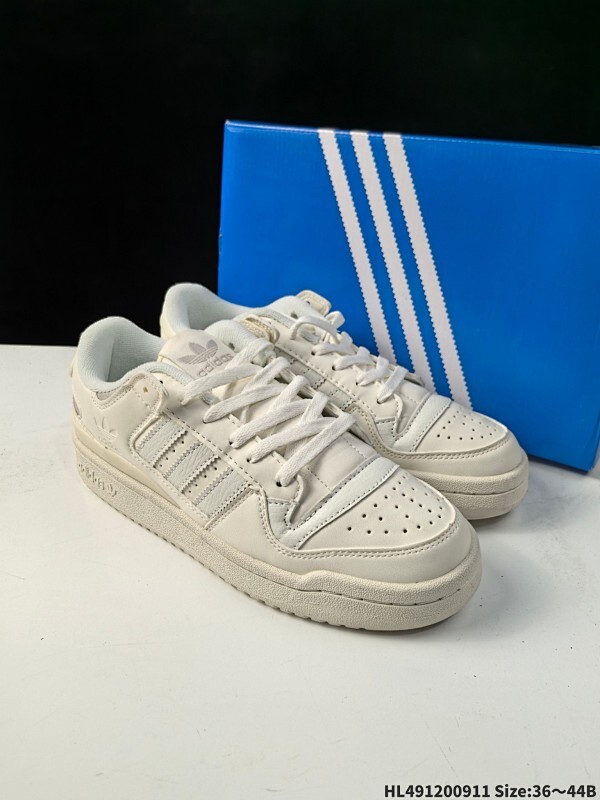 阿迪达斯adidas Originals Forum 百搭单品  Forum Low入诞生于1984年的经典复古篮球鞋adidas Originals Forum在今年重磅回归