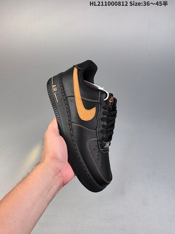 集合  真标✅耐克Nike AIR FORCE 1’07空军一号低帮百搭休闲运动板鞋。柔软、弹性十足的缓震性能和出色的中底设计