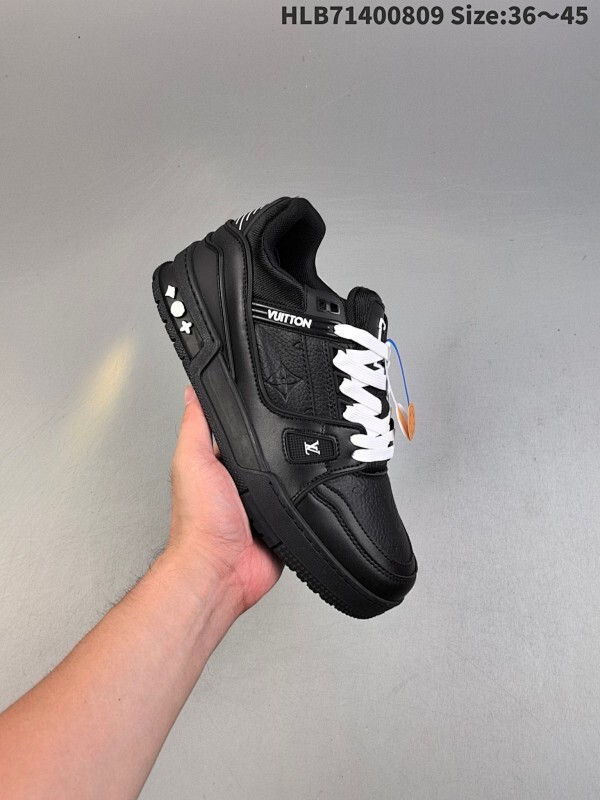 真标✅Louis Vuitton Trainer Sneaker Low 全新 LV 路易威登 休闲运动文化百搭板鞋 ！