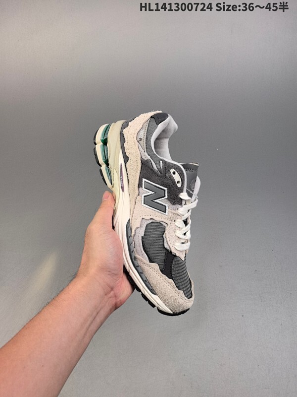 集合  New Balance 2002R 复古单品 新百伦经典配色 沿袭了面世之初的经典科技，以ENCAP中底配以升级版N-ERGY缓震物料