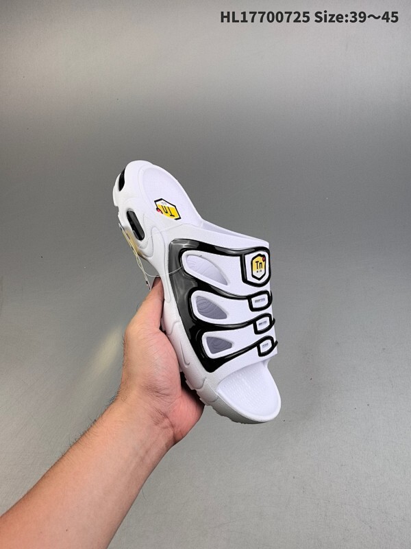 ✅NIKE AIR MORE UPTEMPO SLIDE耐克 拖鞋  以流行于街头的涂鸦文化为设计灵感 整体的设计风格夸张而充满魅力