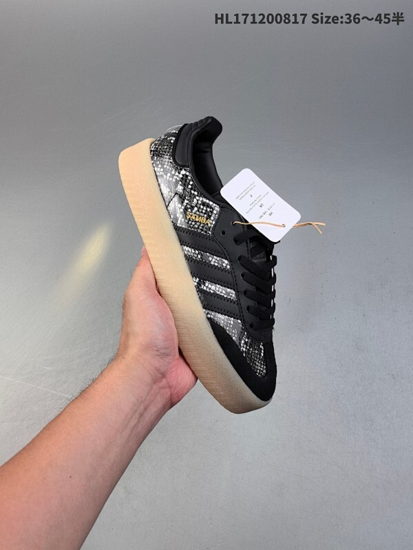 集合 Adidas三叶草SAMBA VALENTNE 厚底休闲板鞋 实拍首发  该鞋款鞋面采用多种材料拼接(缝/车线)