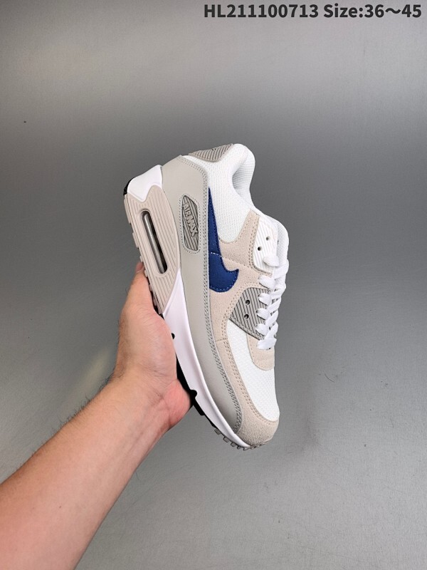 集合  Nike Air Max 90气垫  全新配色 鞋身材质均选择皮革、织物、麂皮多种材质覆盖，保证质感的前提下，层次感也相当不错。细节方