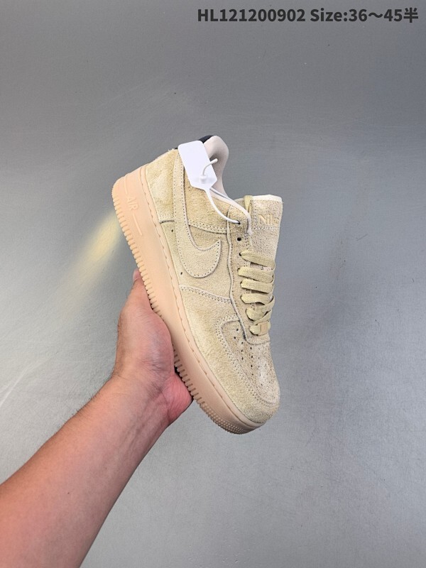 真标✅耐克Nike AIR FORCE 1’07空军一号低帮百搭休闲运动板鞋。柔软、弹性十足的缓震性能和出色的中底设计