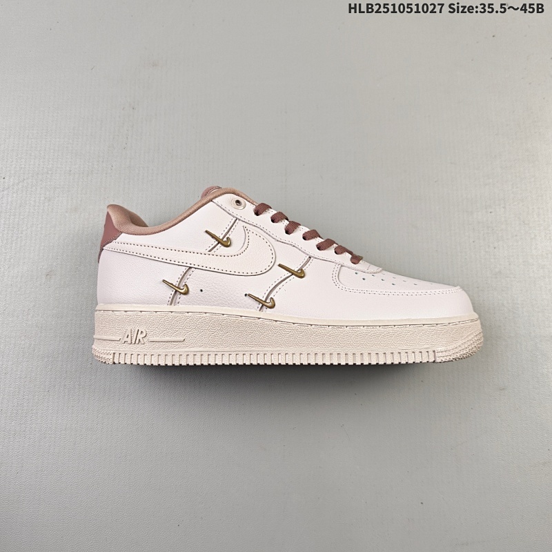 105 真标✅耐克Nike AIR FORCE 1‘07 空军一号低帮百搭休闲运动板鞋。柔软、弹性十足的缓震性能和出色的中底设计，四小勾横跨复古与现代的外型结合，造就出风靡全球三十多年的Force 1