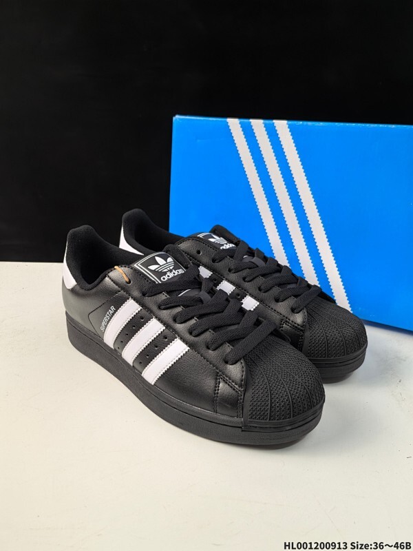 头层带半码 Adidas Original Superstar 2 阿迪达斯 低帮 黑白 男女同款 贝壳头防滑耐磨轻便低邦休闲板鞋 保留了鞋身整体采用黑色皮革打造