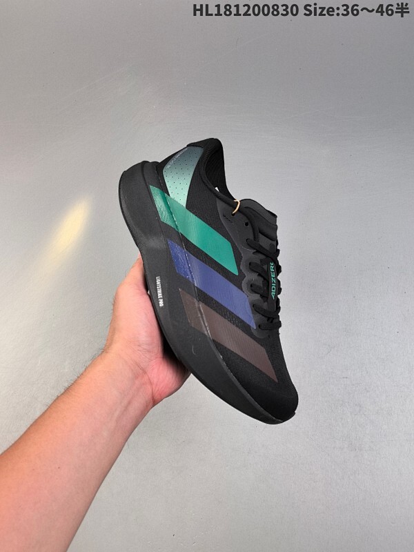 集合  Adidas Adizero Evo SL M 阿迪超轻透气缓震跑鞋  整体外观造型与adiZero Adios Pro EVO 1非常相似 中底配置方面搭载全掌