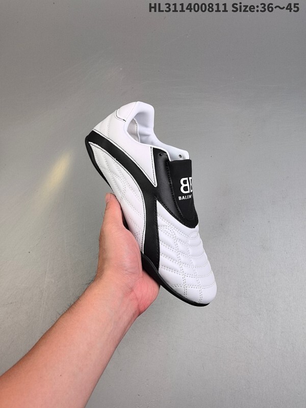 Balenciaga/巴黎世家 时尚系带低帮运动鞋 617540W2CG