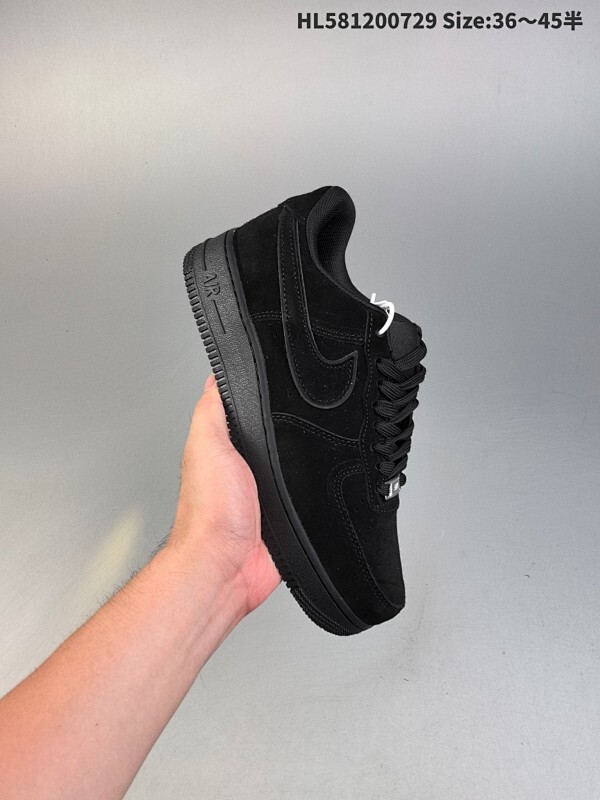 集合 公司级✅耐克Nike Air Force 1“07空军一号低帮百搭休闲运动板鞋。柔软、弹性十足的缓震性能和出色的中底设计