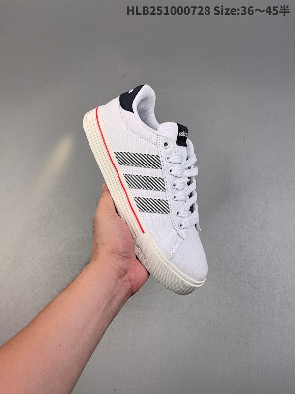 阿迪达斯Adidas DAILY 4.0 阿迪达斯 舒适百搭 低帮 板鞋融合了复古与现代风格 简约而富有质感