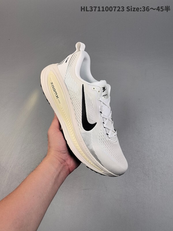 ✅Nike VOMERO 18 耐克 舒适减震防滑 低帮跑步鞋 全掌ReactX泡绵中底 前掌和后跟还配备了Air Zoom气垫单元