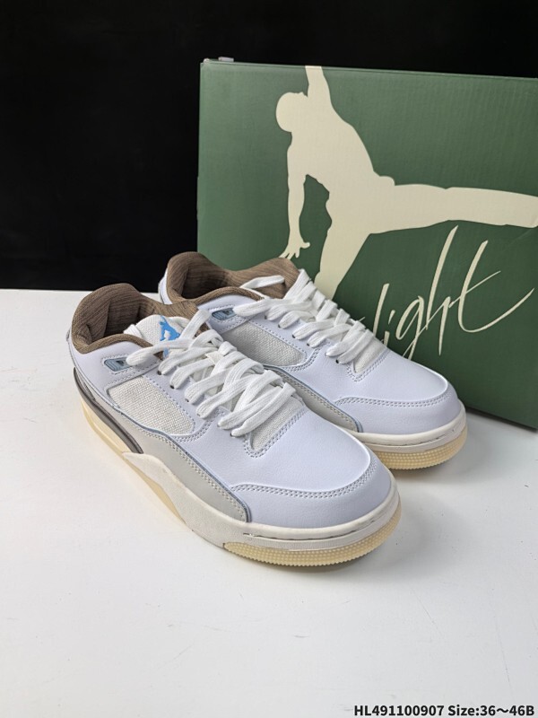 集合一 Air Jordan 4 Retro Flight Court 低帮 粉黑 AJ4 乔丹4代 aj4 乔4 低邦 乔丹篮球鞋系列 鞋款整体以粉色麂皮打造
