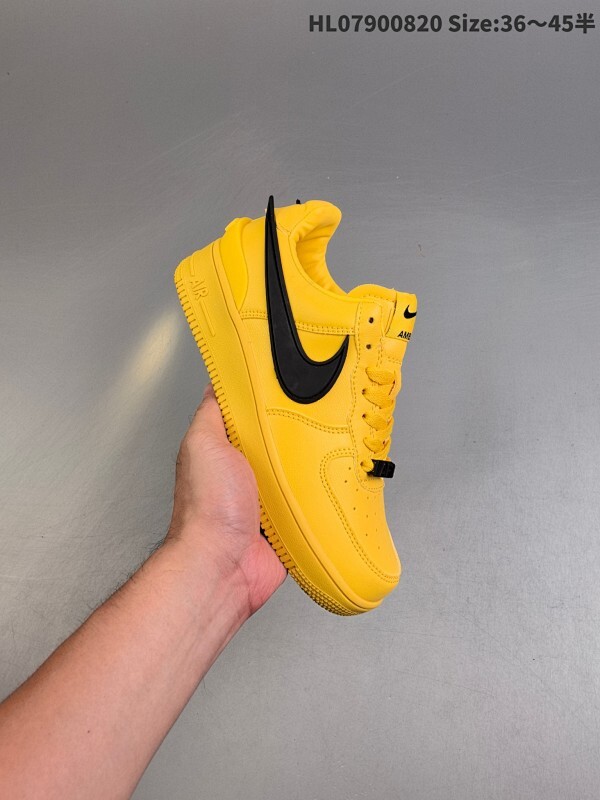 耐克 空军一号 AF1 低帮休闲板鞋 Ambush x Nk Air Force 1'07 Low SP 空军一号联名标志性的Swoosh延伸至鞋跟之外