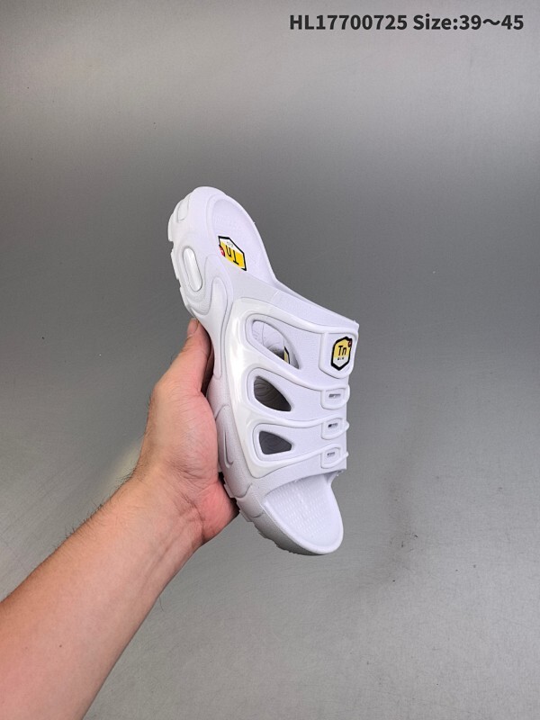 集合二 ✅NIKE AIR MORE UPTEMPO SLIDE耐克 拖鞋  以流行于街头的涂鸦文化为设计灵感 整体的设计风格夸张而充满魅力