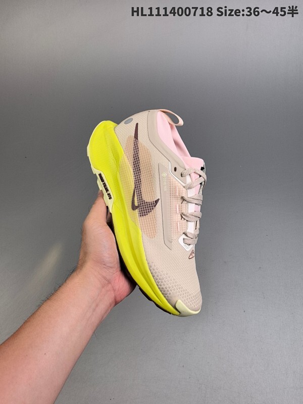 集合 Nike REACTX PEGASUS TRAIL 5 GTX 越野跑步鞋 登月兼顾迅疾外观和稳固脚