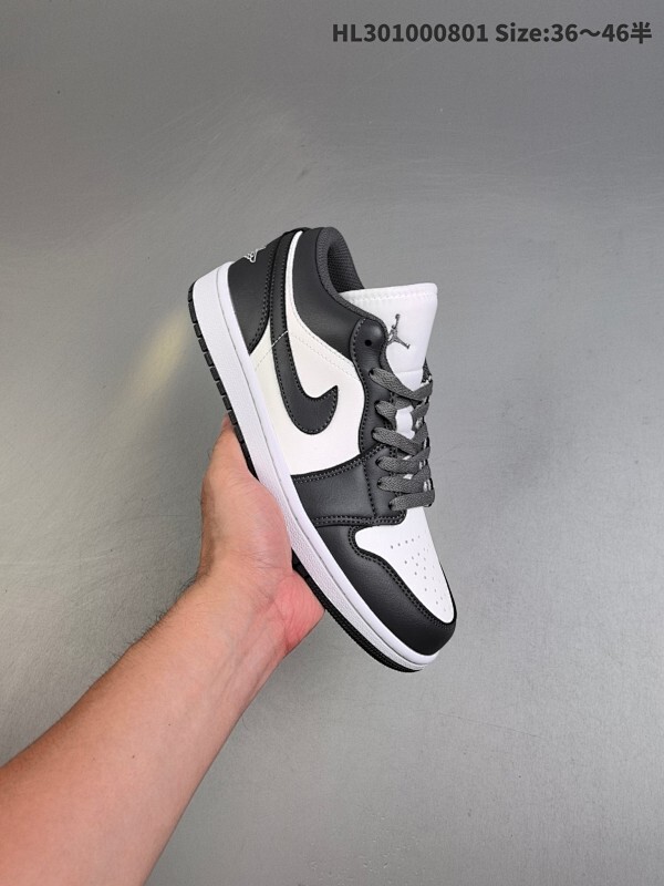 Air Jordan 1 Low 低帮 灰白色 AJ1 乔丹1代 aj1 乔1 低邦 白灰色 男女同款 乔丹篮球鞋系列 鞋款整体采用白色皮质面料打造鞋面