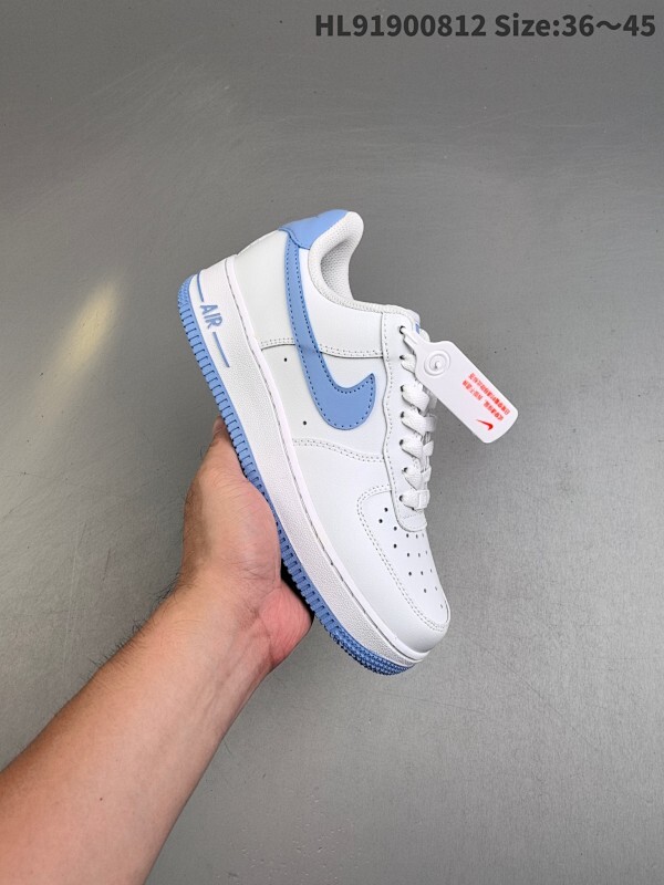 真标✅耐克Nike AIR FORCE 1‘07空军一号低帮百搭休闲运动板鞋。柔软、弹性十足的缓震性能和出色的中底设计