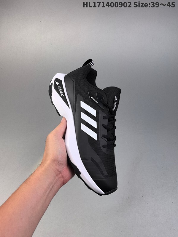 集合  阿迪达斯Adidas Climacool 清风跑鞋凭借全方位透气设计 鞋面采用了网布 + TPU 支撑骨架设计