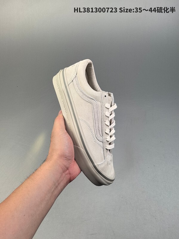 万斯NEIGHBORHOOD® x OTW By Vans 联名 NEIGHBORHOOD® 再度携手 OTW by Vans OLD 发布全新鞋款。OLD SKOOL 36 鞋款为基础