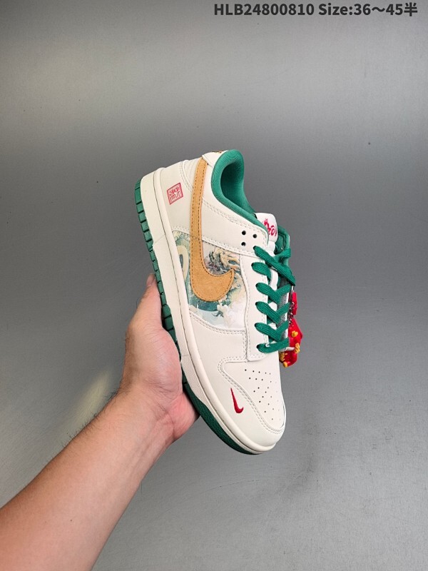 集合福利特价活 NIKE DUNK SB LOW 全新配色  定制Dunk SB顾名思义，具有经典的Dunk血缘，又注入了更多的时尚元素