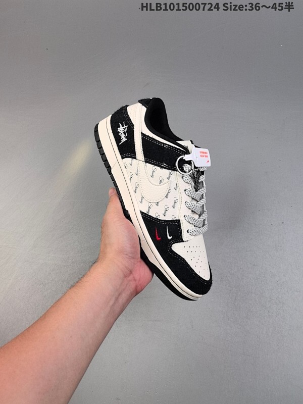 NIKE DUNK SB LOW 定制配色 定制Dunk SB顾名思义，具有经典的Dunk血缘，又注入了更多的时尚元素。相较于普通的Dunk滑板鞋