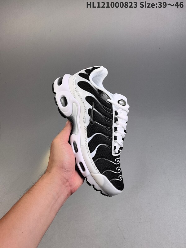 ✅耐克 Nike Air Max Plus是Nike旗下另类鞋款的代表，TN 它诞生于1996年，是第一款使用TunedAir气垫的跑鞋