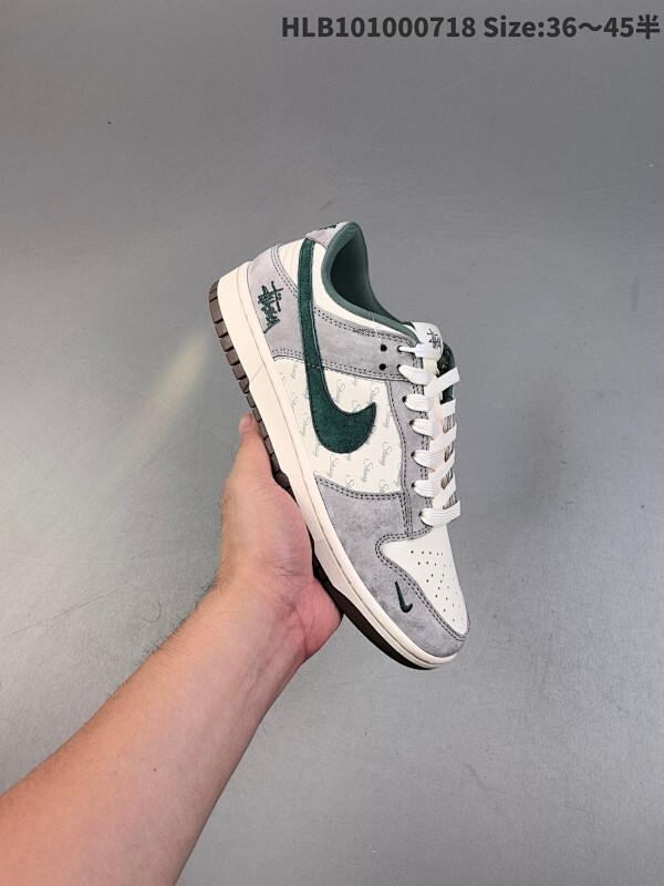 NIKE DUNK SB LOW 全新配色  定制Dunk  SB顾名思义，具有经典的Dunk血缘