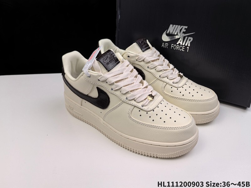 公司级✅耐克Nike AIR FORCE 1’07空军一号低帮百搭休闲运动板鞋。柔软、弹性十足的缓震性能和出色的中底设计