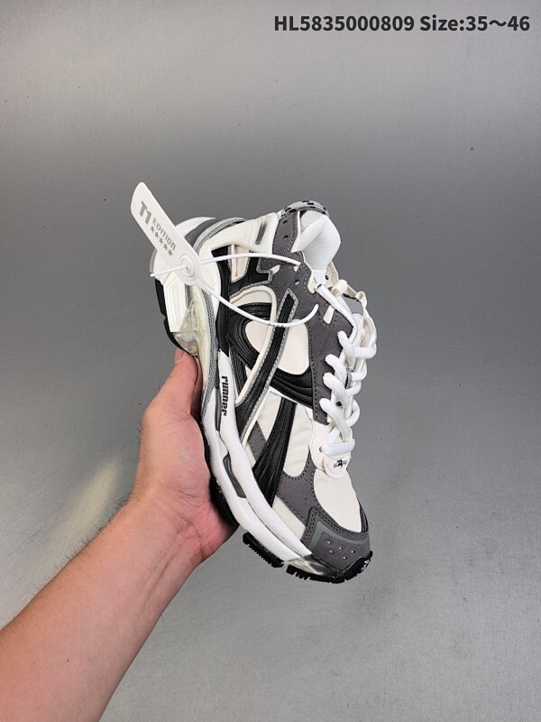 集合   新款BALENCIAGA  巴黎世家-Runner、是通过溢胶、做旧、缝线等细节，展示了设计师 Demna 的运动鞋风格