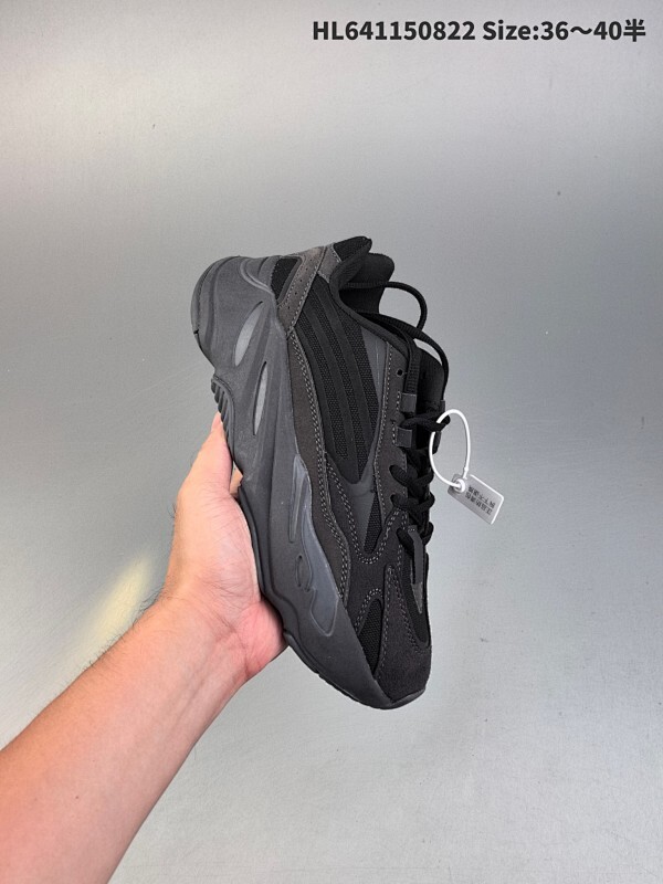 集合二  Adidas YEEZY 700 原厂3M反光条 原厂同频针织提花鞋面 花型纹路繁杂有序，后跟V形结合人体工程学保证双脚舒适性，
