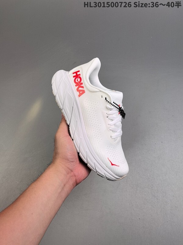 HOKA ONE ONE M 轻薄运动鞋 ARAHI 7 针织厚底老爹鞋 反光细节 鞋垫饰有标志 橡胶厚底