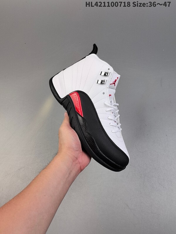 AJ12 "Melo"2025整体设计延续了Air Jordan 12的经典鞋型，其设计灵感来源于安东尼在丹佛掘金队的新秀赛季