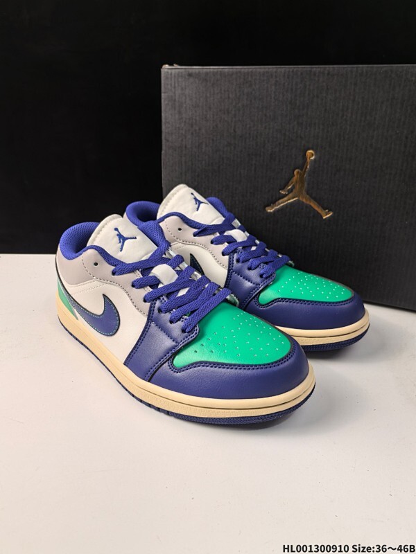 真标带半码 Air Jordan 1 Low 低帮 白蓝绿 AJ1 乔丹1代 aj1 乔1 低邦 白绿蓝 乔丹篮球鞋系列 整双鞋选用白绿蓝配色示人并辅以皮质鞋面