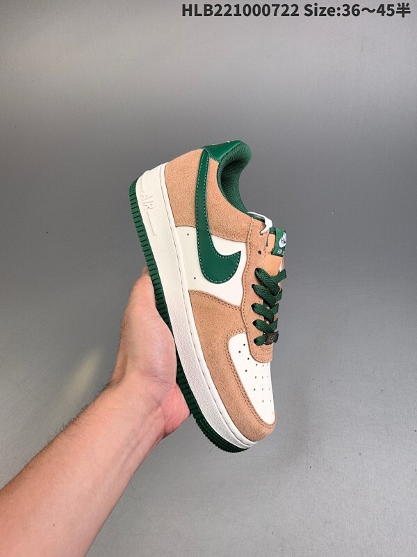 集合 真标✅耐克Nike AIR FORCE 1’07空军一号低帮百搭休闲运动板鞋。柔软、弹性十足的缓震性能和出色的中底设计
