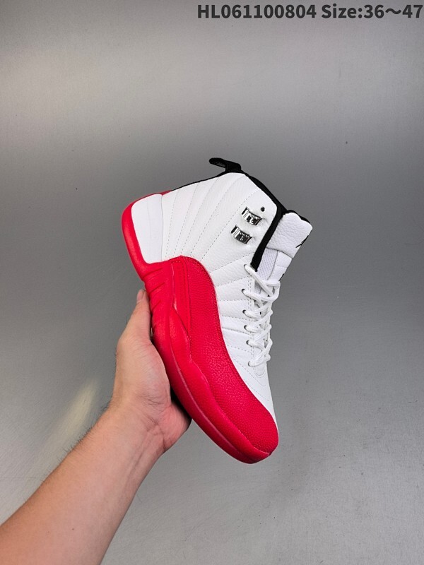 集合  Air Jordan 12 Retro "Melo" 高帮 黑红 AJ12 "Melo"2025整体设计延续了Air Jordan 12的经典鞋型，其设计灵感来源于安东尼在丹佛掘金队的新秀赛季