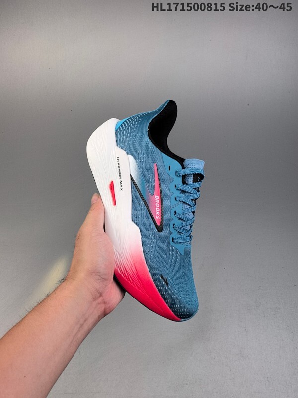 集合二  男女鞋升级原楦纸版开发，采用无缝印刷技术透气网鞋面材质，搭载密度泡棉缓震系统中底，