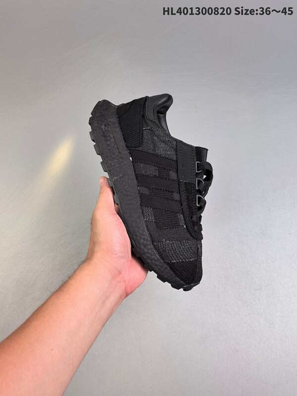 新款低帮经典运动鞋以70年代经典跑步鞋为灵感 新鲜演绎复古造型 搭载adidas