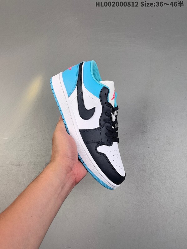 头层带半码 Air Jordan 1 Low 低帮 黑曜石 AJ1 乔丹1代 aj1 乔1 低邦 蓝白粉 乔丹篮球鞋系列 整双鞋在配色方面延续