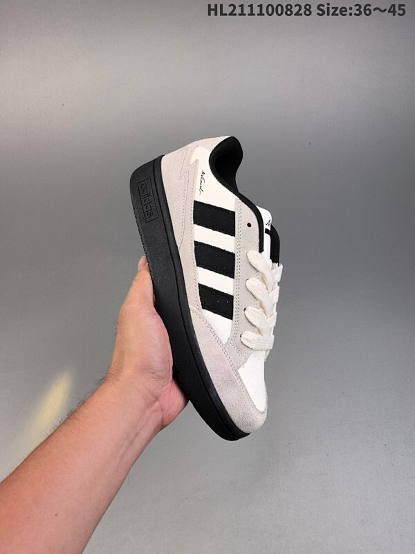 集合 阿迪达斯Adidas WCARD ADV学院系列 经典复古低帮百搭休闲运动板鞋 网球运动休闲鞋。这款adidas