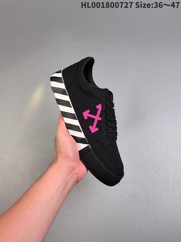 Off-White Vulcanised Low Top OW 箭头 低帮 黑粉 硫化低邦帆布板鞋 Off-White近日才发布其春夏新款鞋履