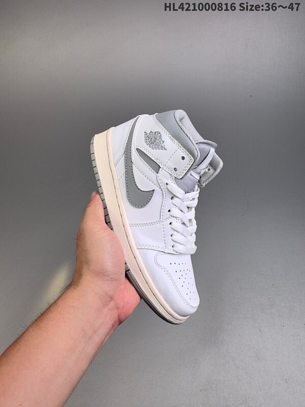 集合    乔丹/Air Jordan 1 Mid SE“Light Iron Ore” 白灰粉 AJ1 乔1 中帮复古文化百搭休闲运动篮球板鞋。