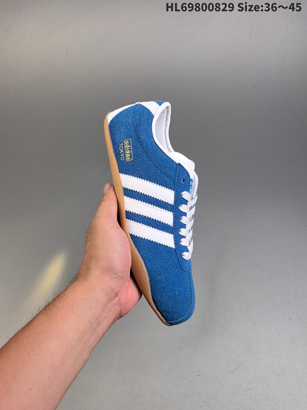 集合 Adidas Tokyo W 舒适百搭经典休闲运动鞋  鞋面设计舒适贴合脚面 同时采用柔软材质 穿着轻便舒适 侧面刻有金色的标志 增添辨识度