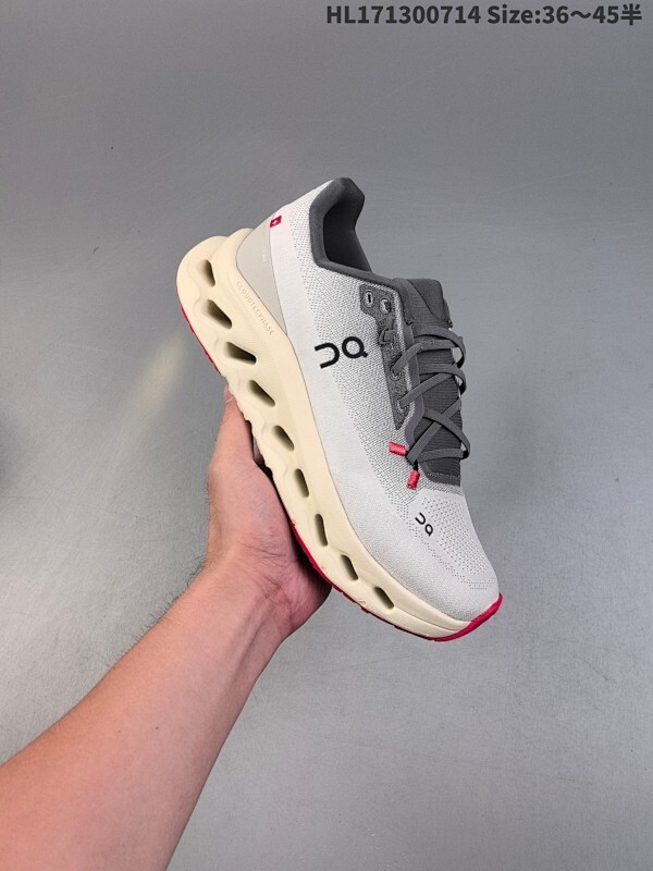 公司级✅On昂跑Cloudtilt 轻量运动休闲鞋  脚感很舒服 鞋底柔软且包裹性好 上脚显腿长