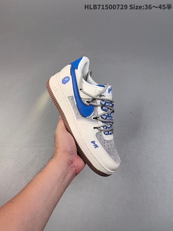 耐克 Nike Air Force 1 ’07 空军一号低帮百搭休闲运动板鞋。柔软、弹性十足的缓震性能和出色的中底设计