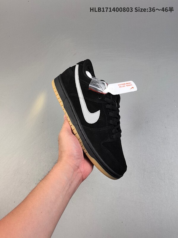 真标带半码 Nike SB Dunk Low Pro "Fog" 耐克 SB 低帮 黑生胶 鞋款以经典的黑色作为鞋面主配色