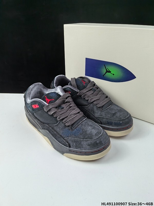 集合二  Air Jordan 4 Retro Flight Court 低帮 粉黑 AJ4 乔丹4代 aj4 乔4 低邦 乔丹篮球鞋系列 鞋款整体以粉色麂皮打造