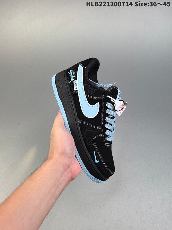 集合  ✅耐克Nike AIR FORCE 1‘07 空军一号低帮百搭休闲运动板鞋。柔软、弹性十足的缓震性能和出色的中底设计