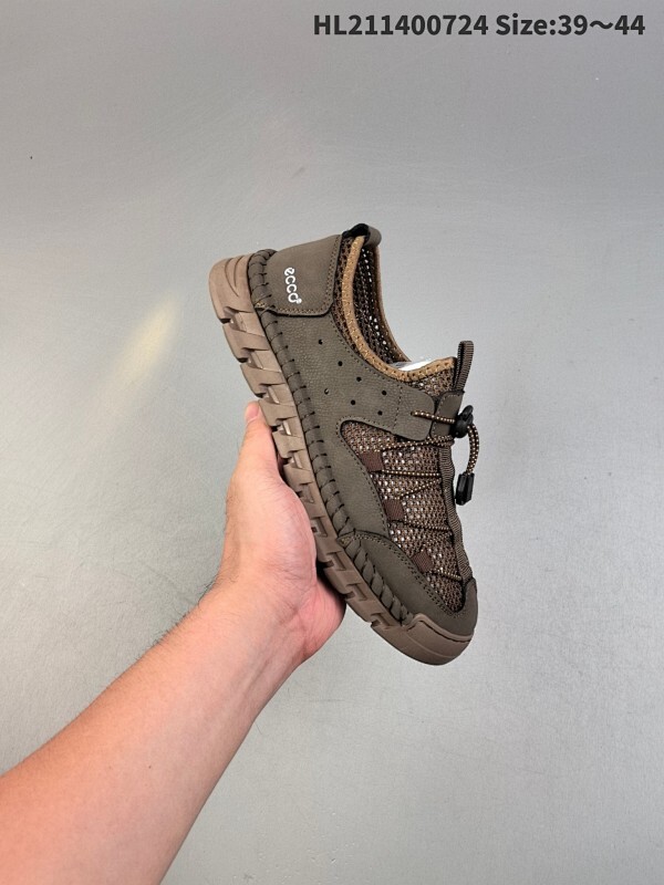 夏季ECCO/爱步户外休闲凉鞋 运动包头沙滩鞋凉鞋 舒适透气网布鞋 鞋面采用头层牛皮材质拼接